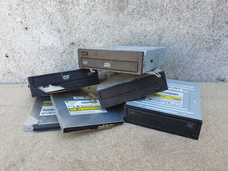 DVD CD en floppy drivers inleveren