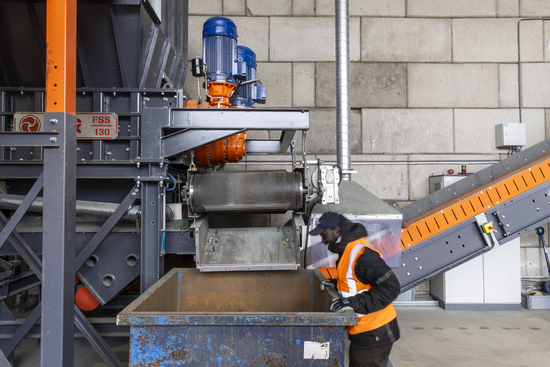 Holland-Recycling-introduceert-nieuwe-shredder-sorteerlijn-2